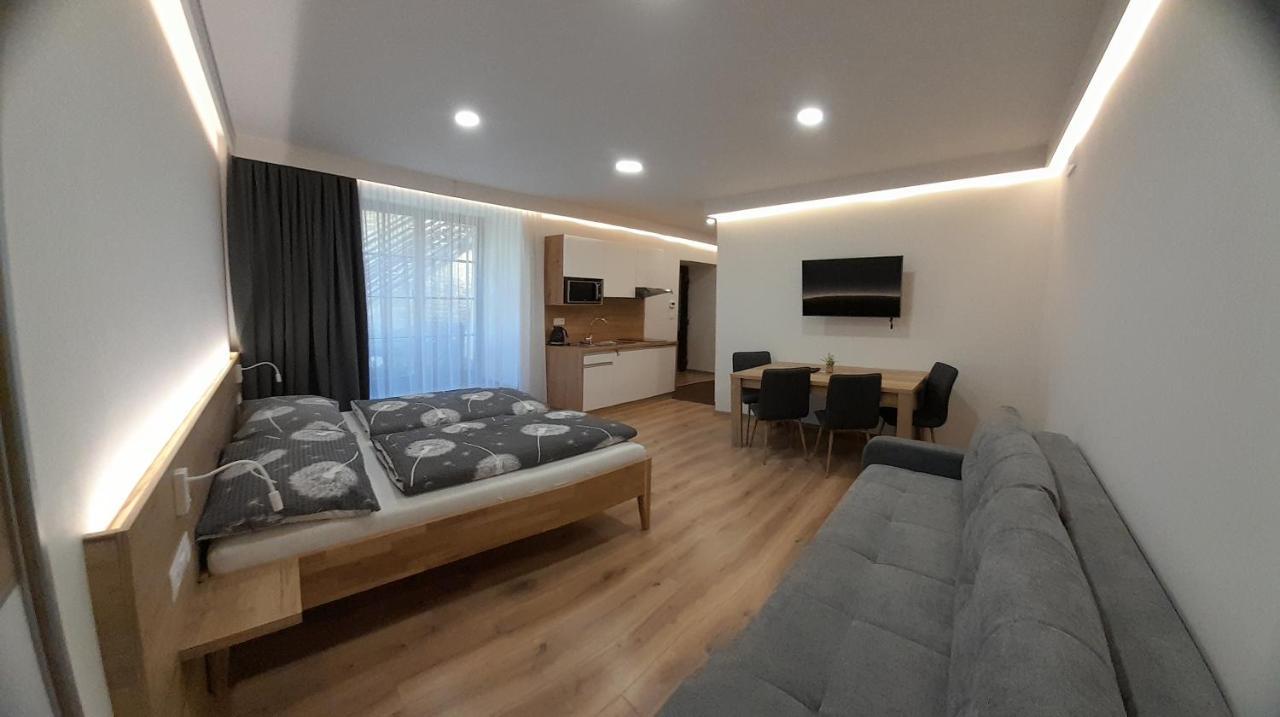 Apartmany Lumi Velky Slavkov Exterior photo